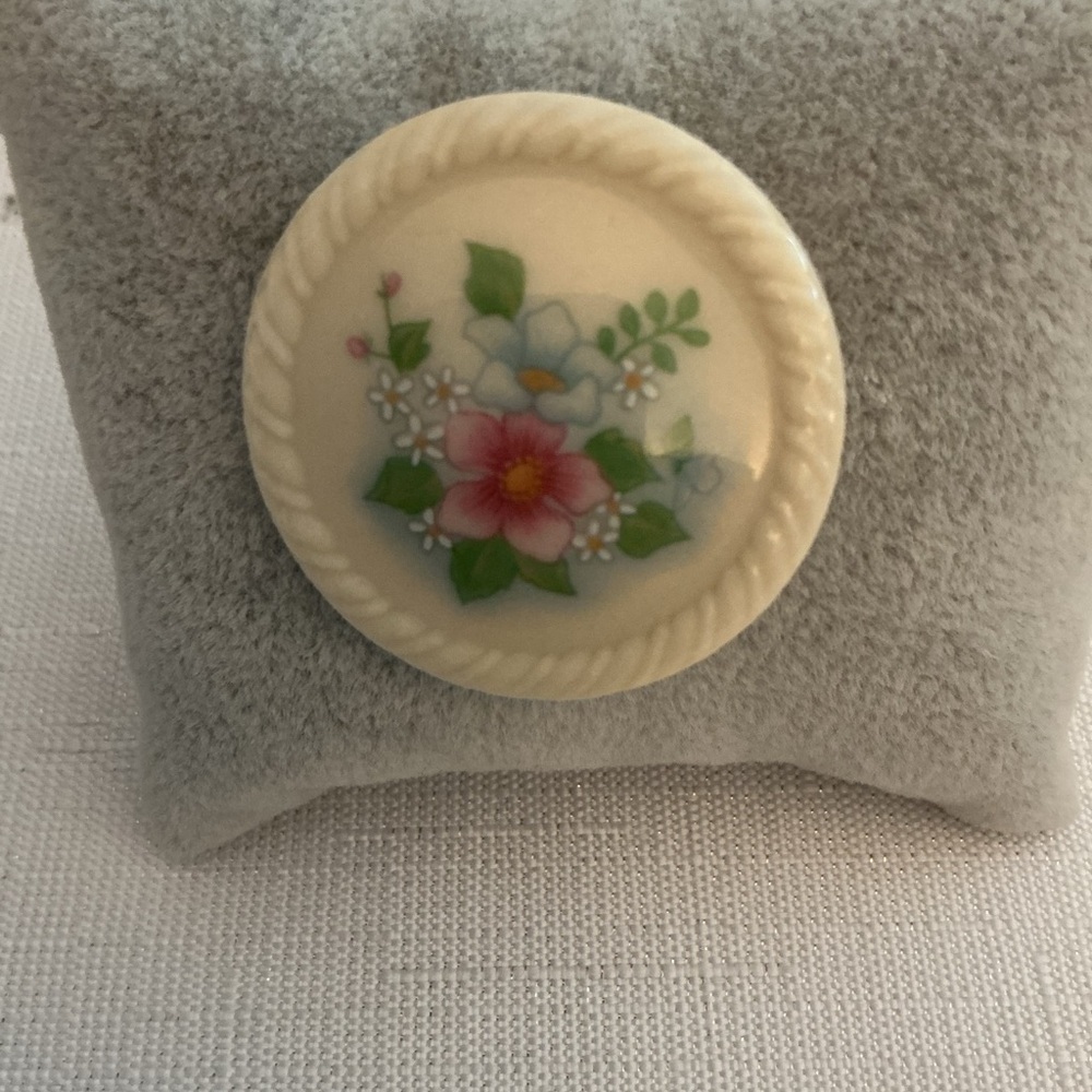 Avon Vintage “Spring Bouquet” Ceramic Brooch